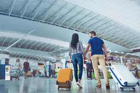 What are the benefits of using a shared power bank at the airport?